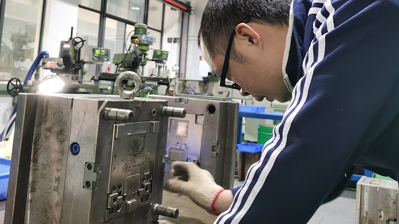 小型模具加工厂：如何精准定位目标客户群体