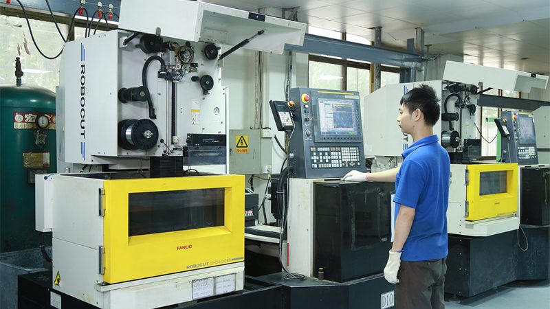 双色模具加工：关键步骤与注意事项**