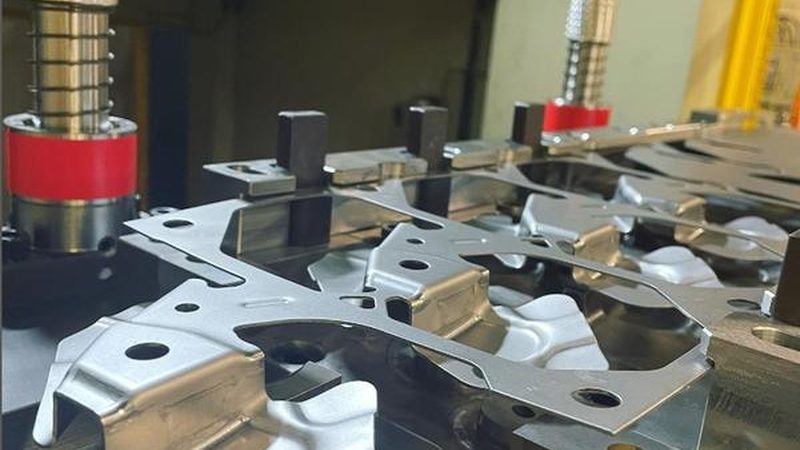 小型吹塑模具：揭秘其制作工艺与选型要点